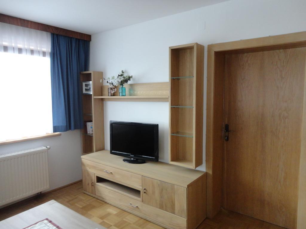 Panoramablickhotel - Lakeview Apartments Annenheim Rum bild