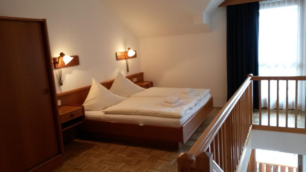 Panoramablickhotel - Lakeview Apartments Annenheim Rum bild