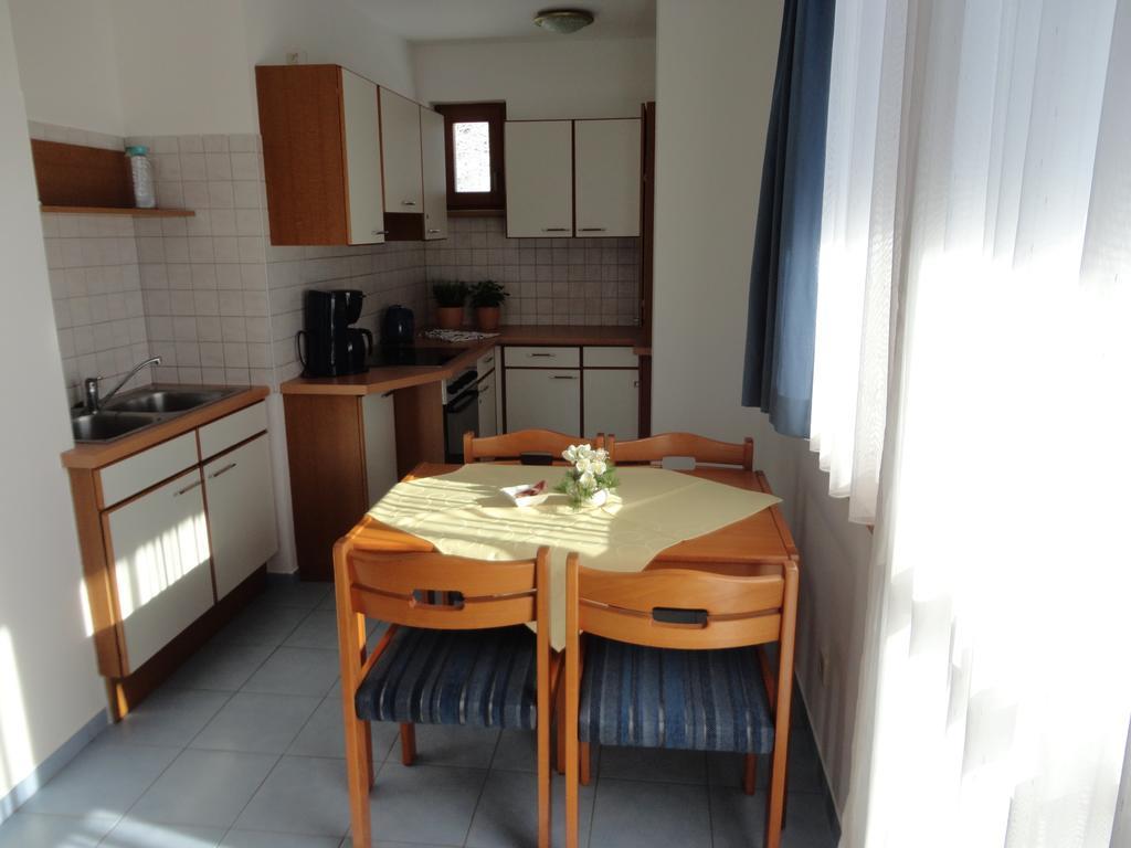 Panoramablickhotel - Lakeview Apartments Annenheim Rum bild