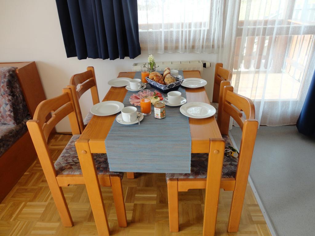 Panoramablickhotel - Lakeview Apartments Annenheim Rum bild