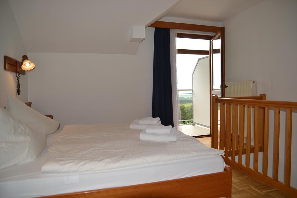 Panoramablickhotel - Lakeview Apartments Annenheim Exteriör bild